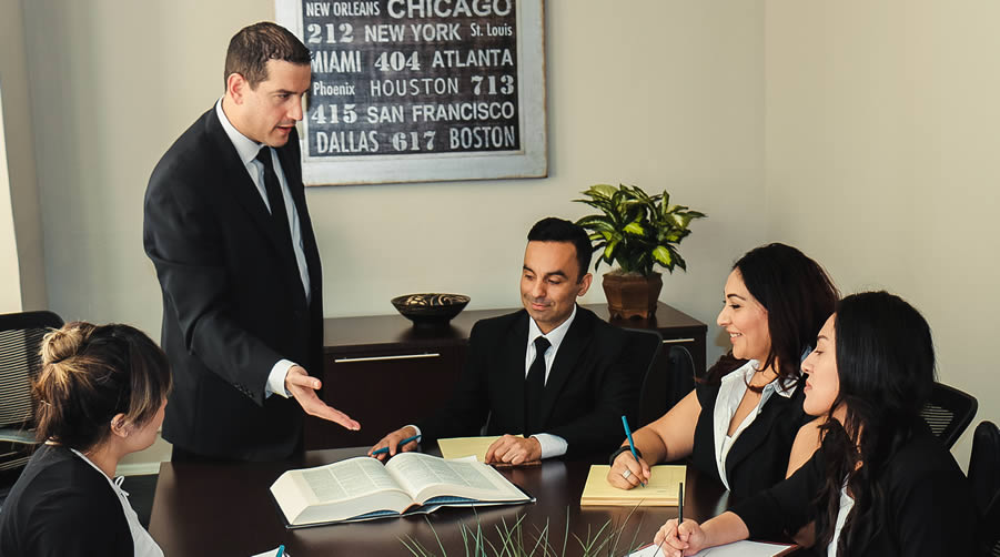 Abogados de accidentes de auto en Corona, California